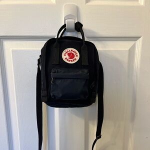 FJALLRAVEN KANKEN Mini Crossbody
